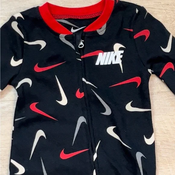 Nike Baby Set of 2 Never Worn One-Piece Jumpsuit Playsets Size  6 months - Picture 3 of 9
